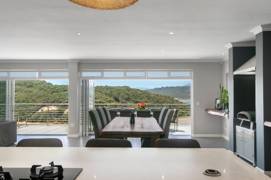 4 Bedroom Property for Sale in Kingfisher Creek Western Cape